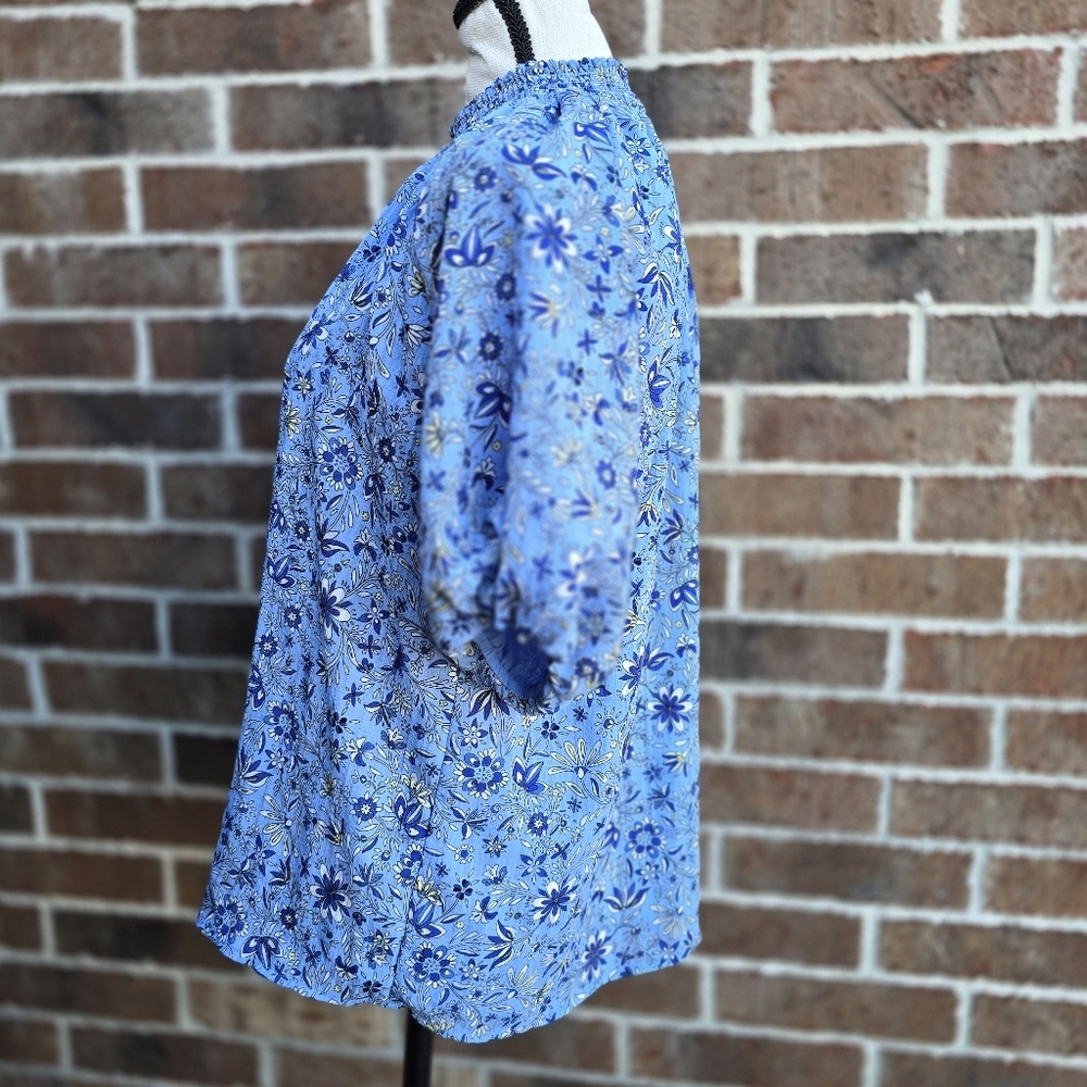 LOFT Blue Floral Top - Picture 3 of 10